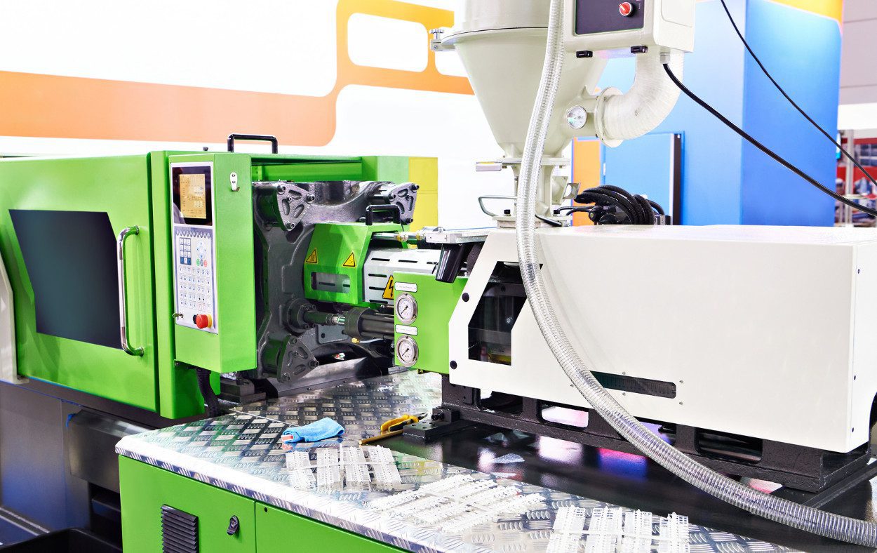  Plastic Injection Machine in operation